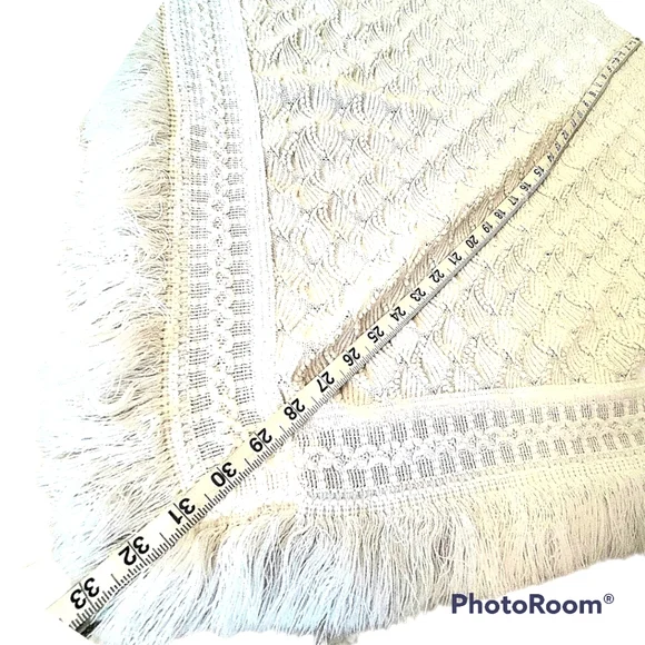 Vintage Joseph Horne Co White Crochet Triangular fringe Shawl - Picture 5 of 8
